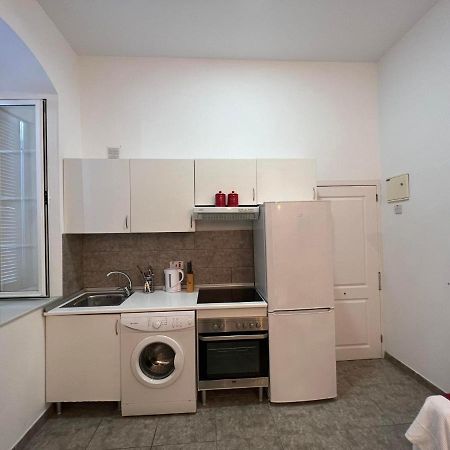 Ferienwohnung Quirky 1Br Just Off Main Street Prime Location Gibraltar Exterior foto