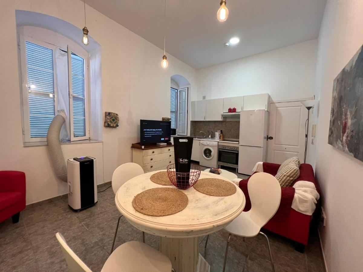 Ferienwohnung Quirky 1Br Just Off Main Street Prime Location Gibraltar Exterior foto